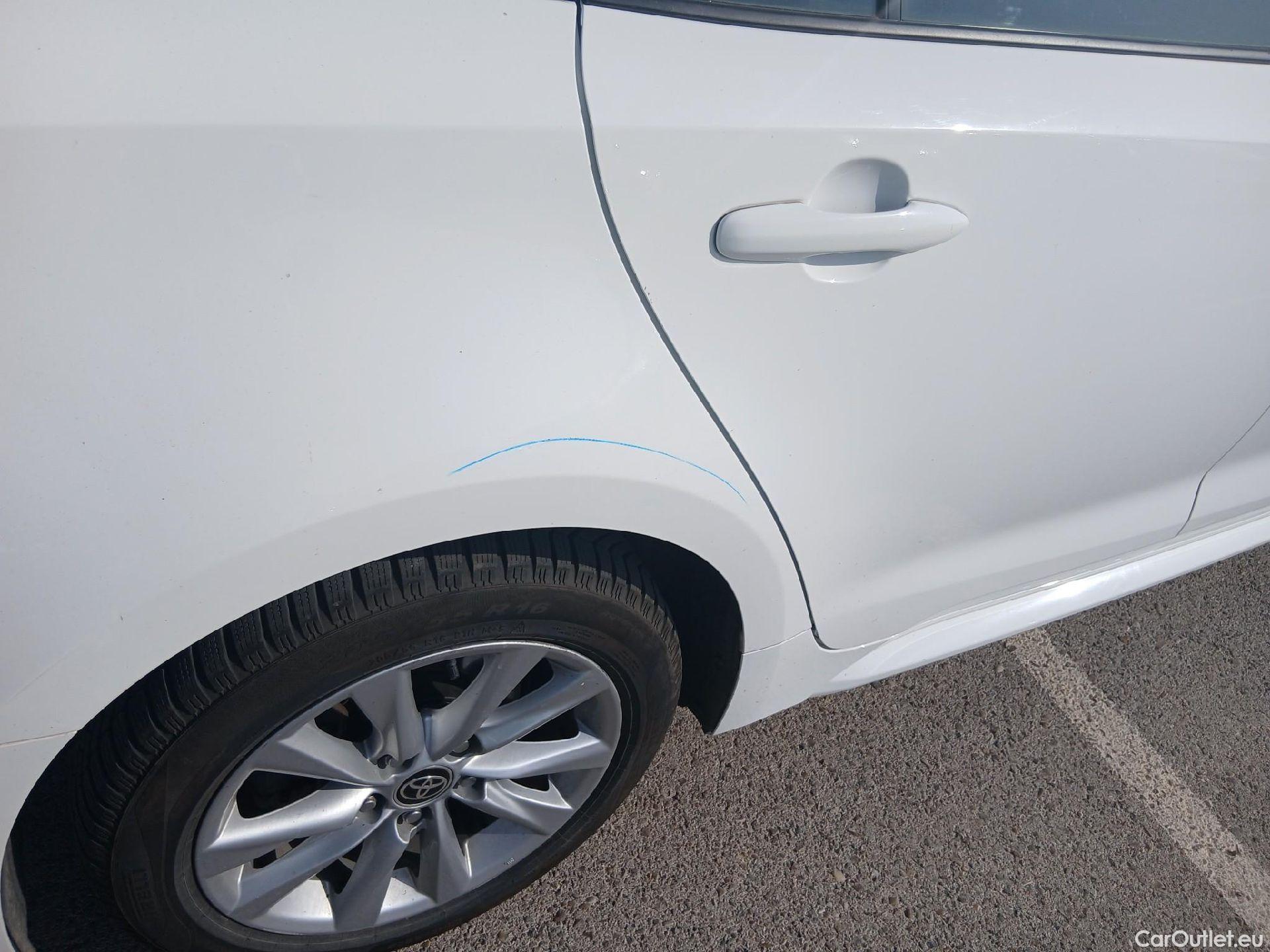  Toyota  Corolla TOYOTA  / 2019 / 5P / familiar 140H Active Plus Touring Sport #27