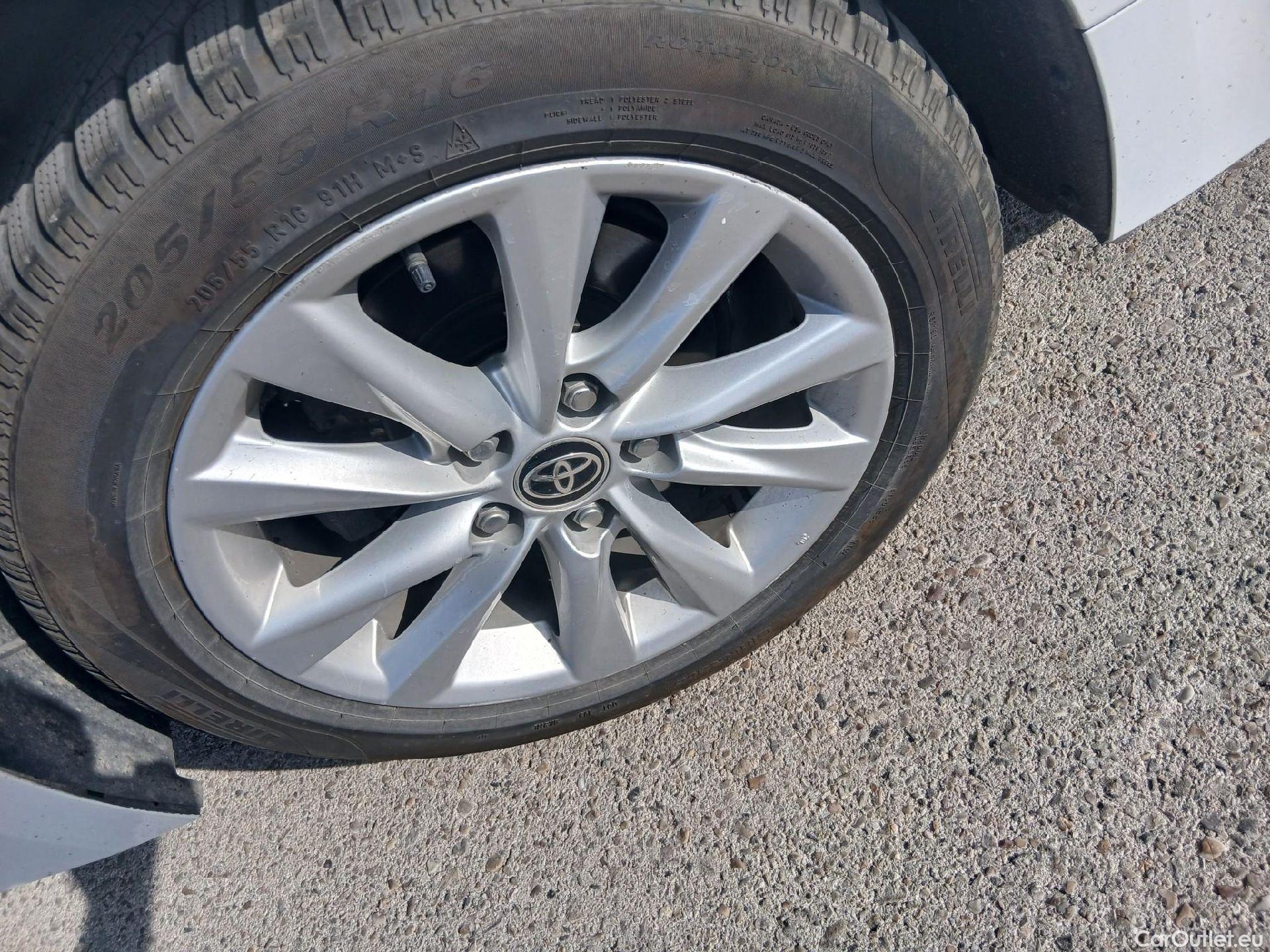  Toyota  Corolla TOYOTA  / 2019 / 5P / familiar 140H Active Plus Touring Sport #29