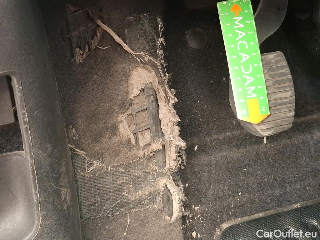  Citroen  C3  Société Feel 1.2 PureTech 80CV BVM5 6E #2
