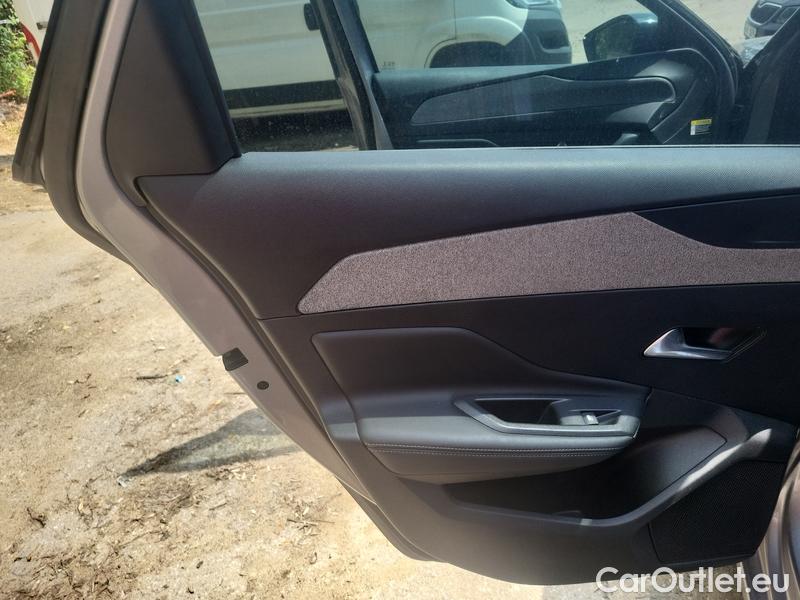  Peugeot  308   (P5) (2021)  SW 1.2PT 130 Allure AT #15
