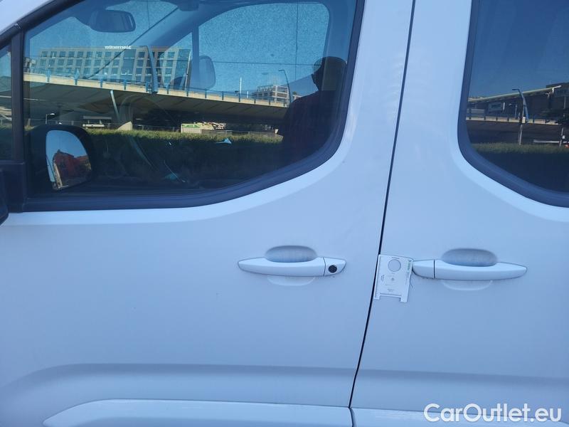 Opel  Combo  Life (E)  (2018) Com.L.1.5D 96 Elegance Plus 5d #4