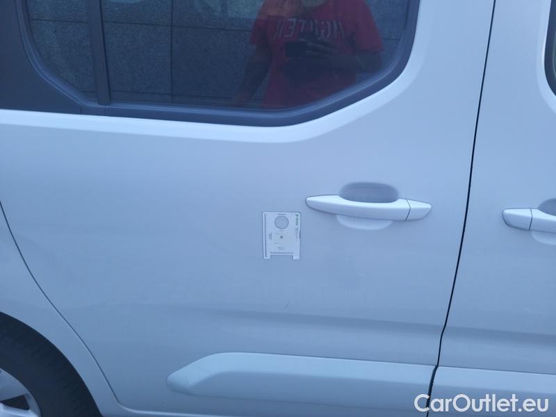  Opel  Combo  Life (E)  (2018) Com.L.1.5D 96 Elegance Plus 5d #13