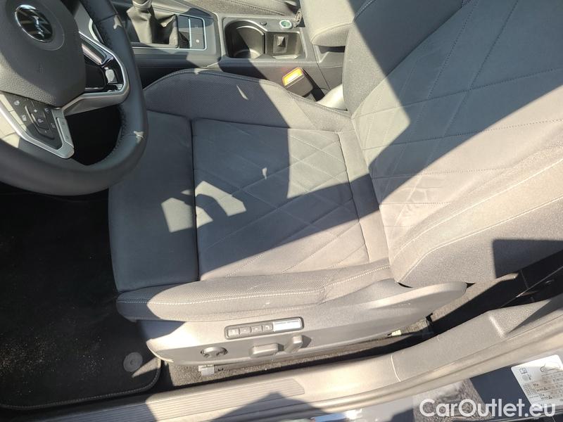  Volkswagen  Golf  VIII (CD1) (2019) Var.1.5 TSI 110 Style 5d #2
