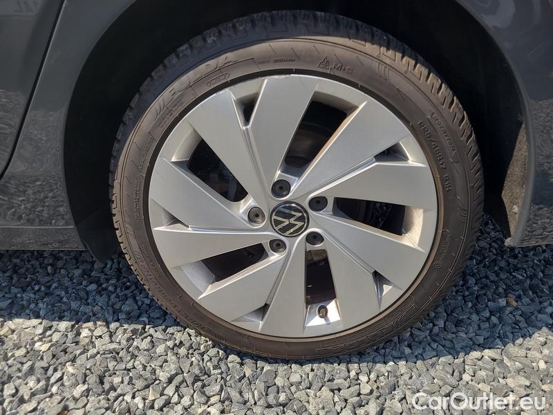  Volkswagen  Golf  VIII (CD1) (2019) Var.1.5 TSI 110 Style 5d #5
