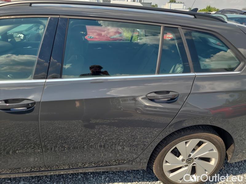  Volkswagen  Golf  VIII (CD1) (2019) Var.1.5 TSI 110 Style 5d #4