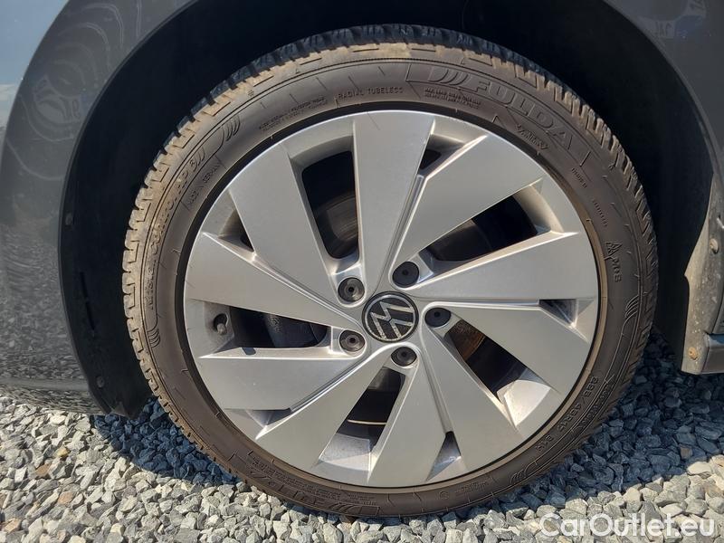 Volkswagen  Golf  VIII (CD1) (2019) Var.1.5 TSI 110 Style 5d #1