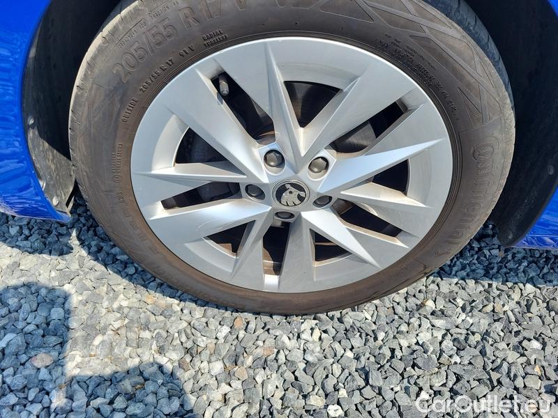  Skoda  Octavia  Lim. (NX3)(2020)  1.0TSI 81 Style #3