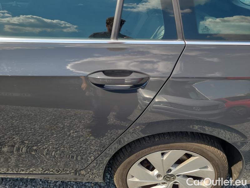  Volkswagen  Golf  VIII (CD1) (2019) Var.1.5 TSI 110 Style 5d #14