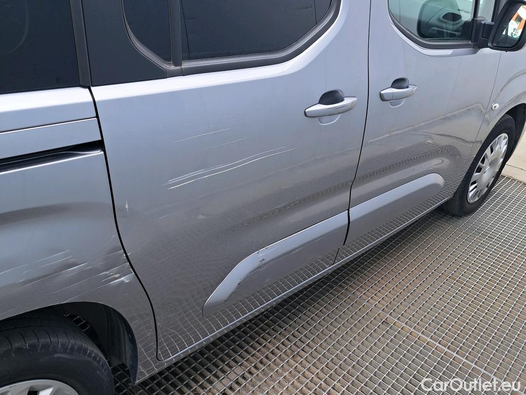  Opel  Combo OPEL  Life / 2018 / 5P / monovolumen compacto 1.2 T S/S Selective L #5