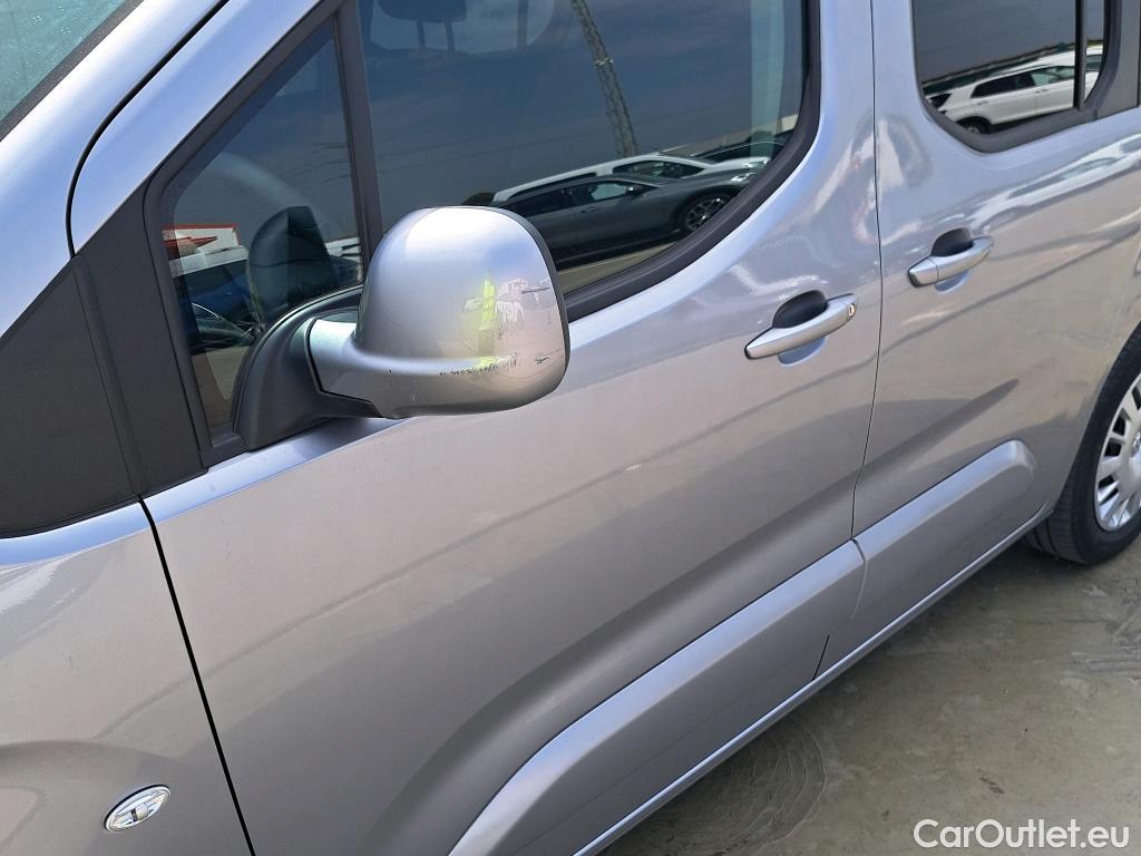  Opel  Combo OPEL  Life / 2018 / 5P / monovolumen compacto 1.2 T S/S Selective L #18