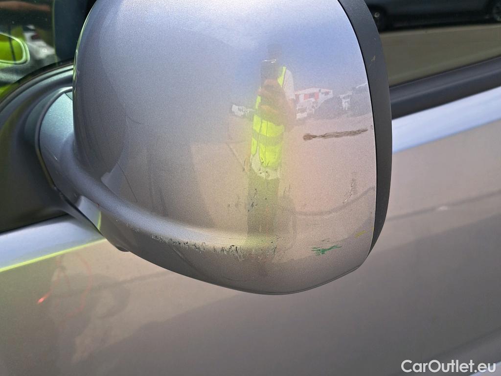  Opel  Combo OPEL  Life / 2018 / 5P / monovolumen compacto 1.2 T S/S Selective L #19