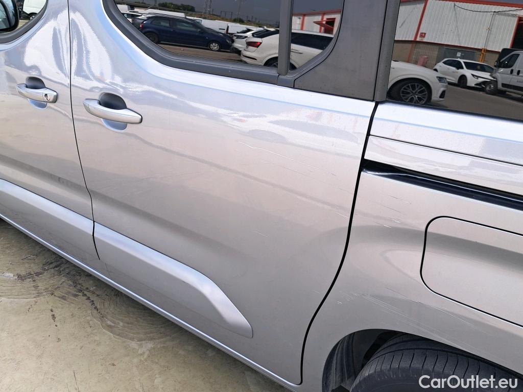  Opel  Combo OPEL  Life / 2018 / 5P / monovolumen compacto 1.2 T S/S Selective L #8