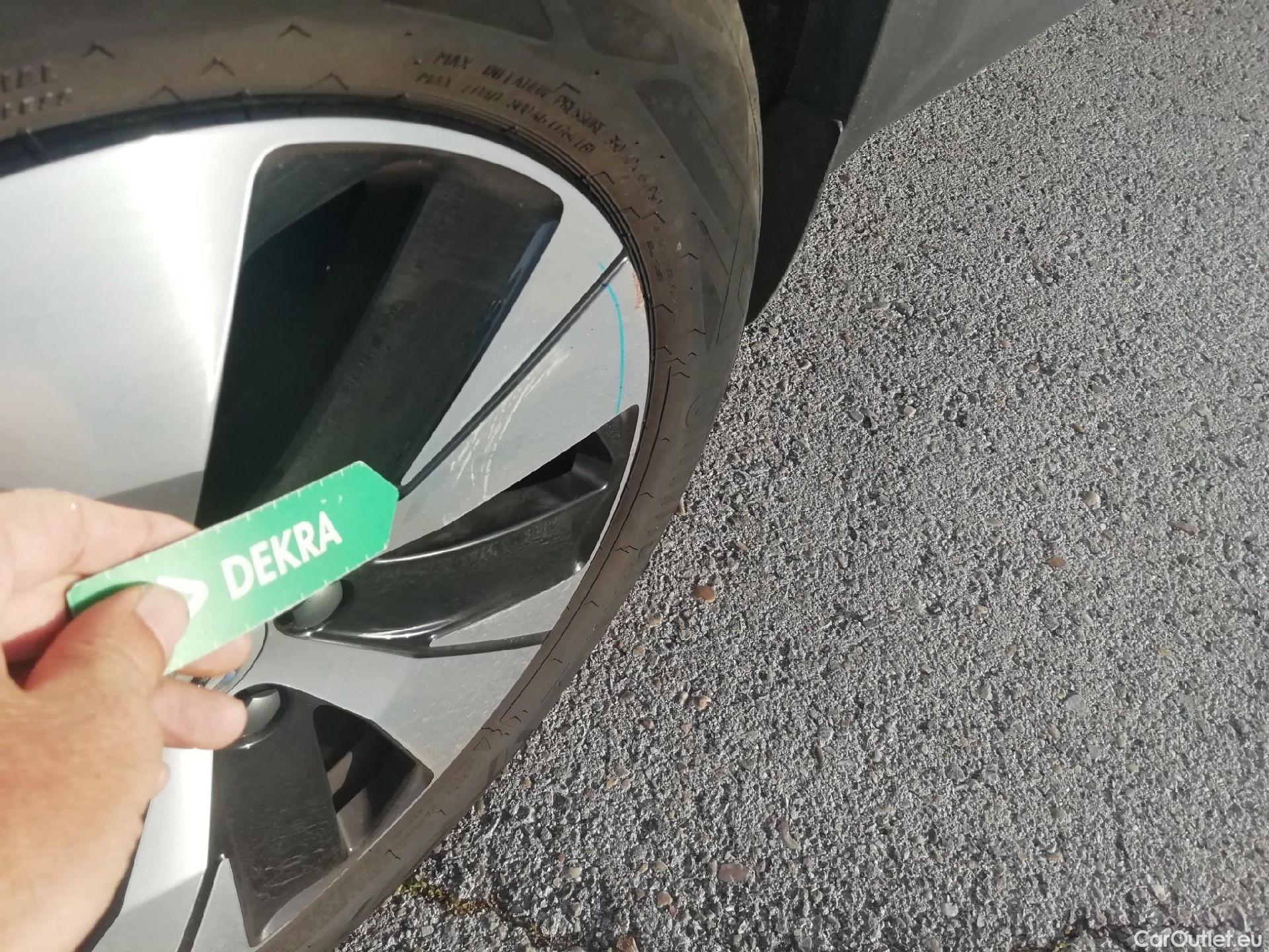  Volvo  XC 40 VOLVO XC40 / 2021 / 5P / todoterreno 1.5 T4 Recharge PHEV Core Auto #21