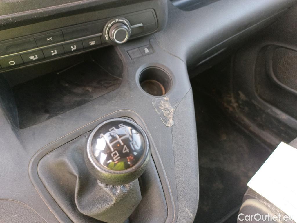  Citroen  Berlingo CITROEN  / 2015 / 4P / combi Talla M BlueHDi 100 S&S LIVE (IND) #16