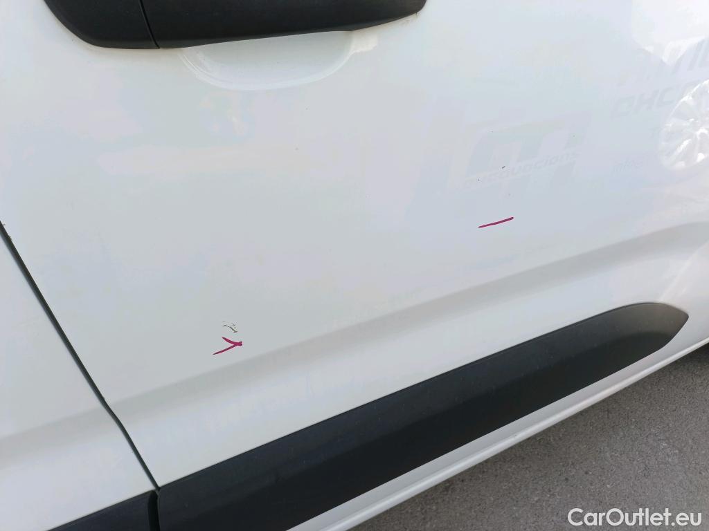  Citroen  Berlingo CITROEN  / 2015 / 4P / combi Talla M BlueHDi 100 S&S LIVE (IND) #13