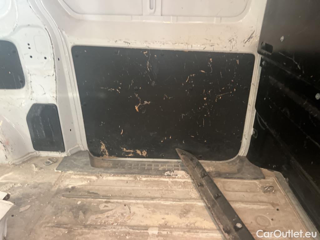  Opel  Vivaro OPEL  / 2019 / 4P / furgón 1.5 Diésel 88kW (120CV) M Std Express #31