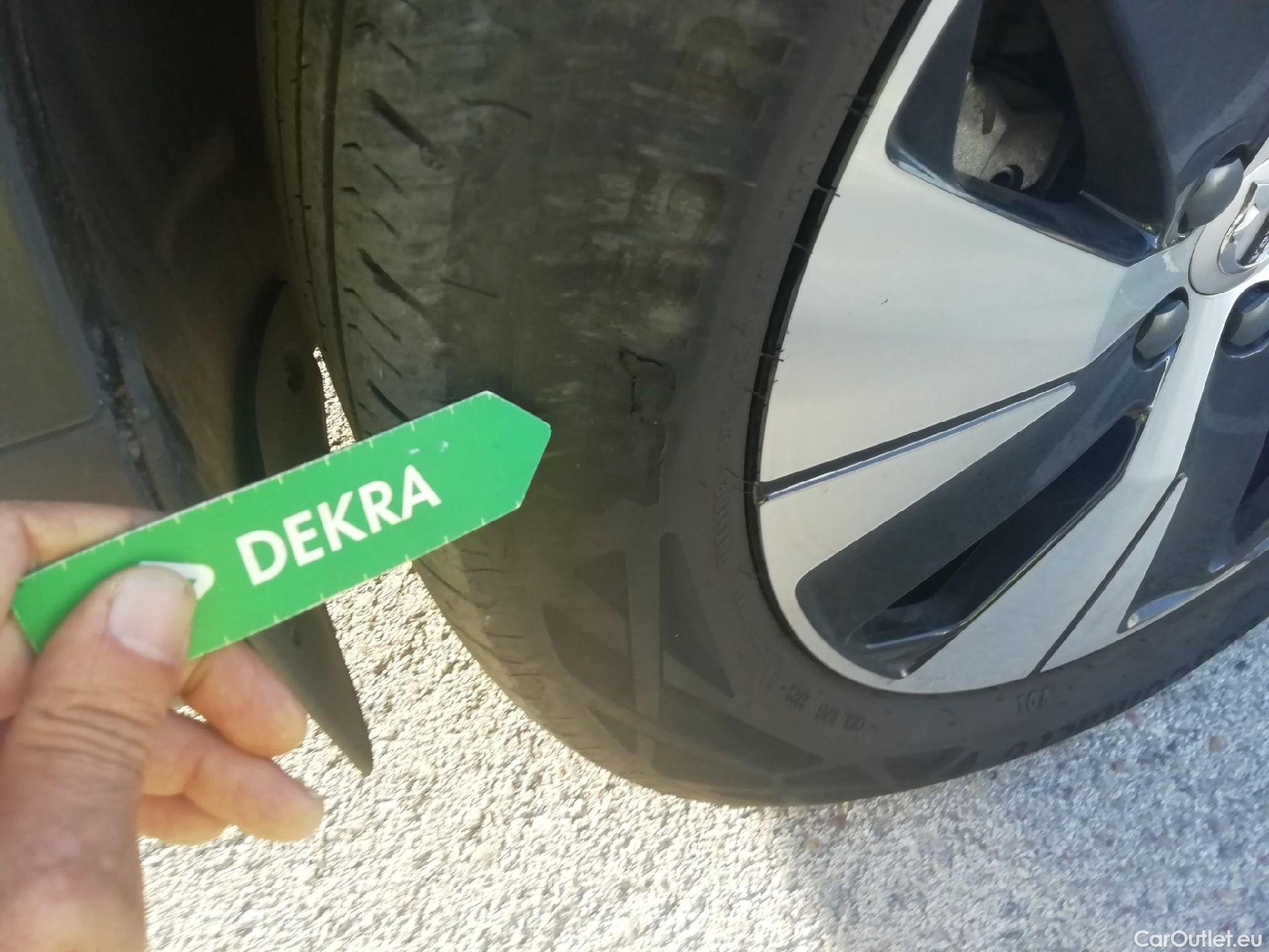  Volvo  XC 40 VOLVO XC40 / 2021 / 5P / todoterreno 1.5 T4 Recharge PHEV Core Auto #6