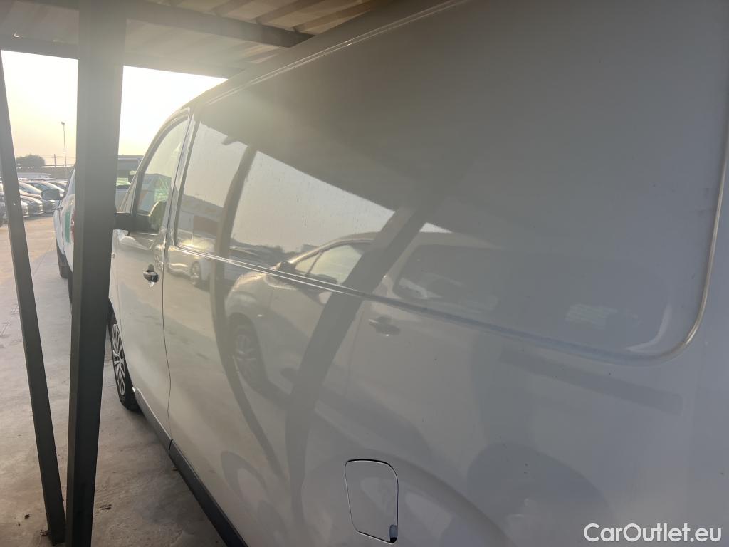  Opel  Vivaro OPEL  / 2019 / 4P / furgón 1.5 Diésel 88kW (120CV) M Std Express #15
