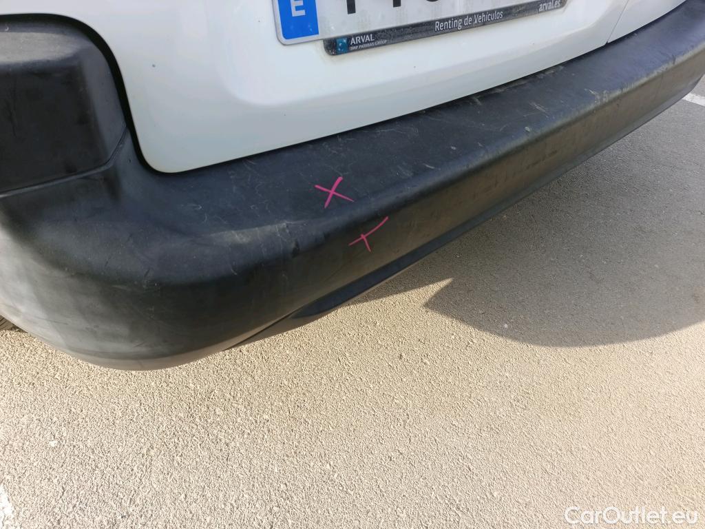  Citroen  Berlingo CITROEN  / 2015 / 4P / combi Talla M BlueHDi 100 S&S LIVE (IND) #22