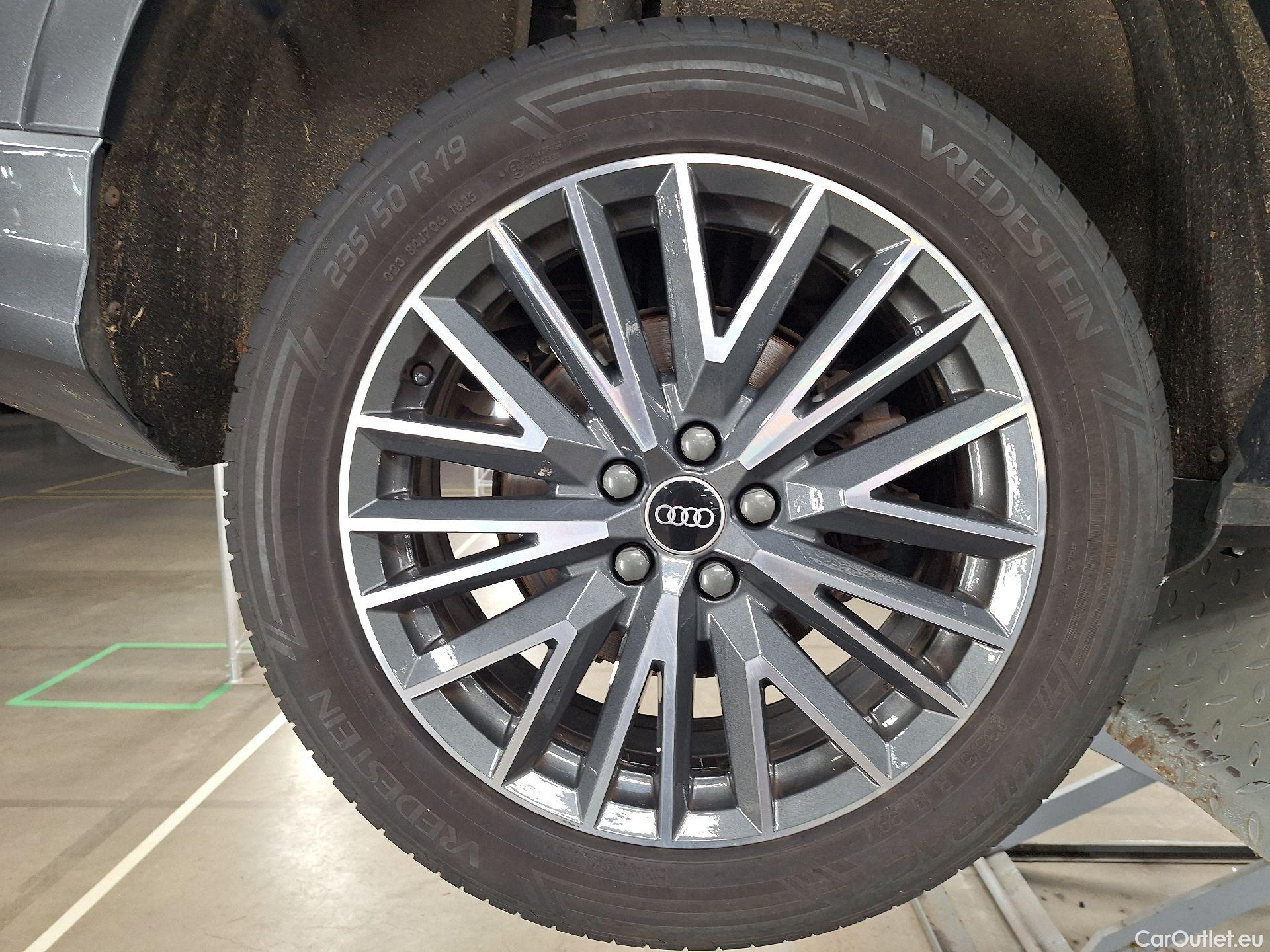  Audi  Q3 Audi,  SB '19 PHEV, Audi  Sportback 45 TFSI e S tronic S Line 5d #16