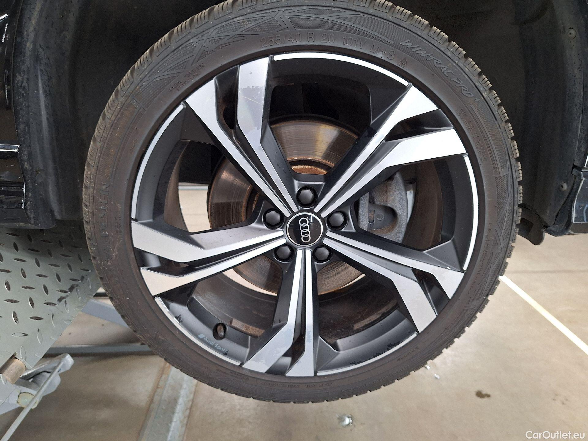  Audi  Q3 Audi,  SB '19 PHEV, Audi  Sportback 45 TFSI e S tronic S Line 5d #24