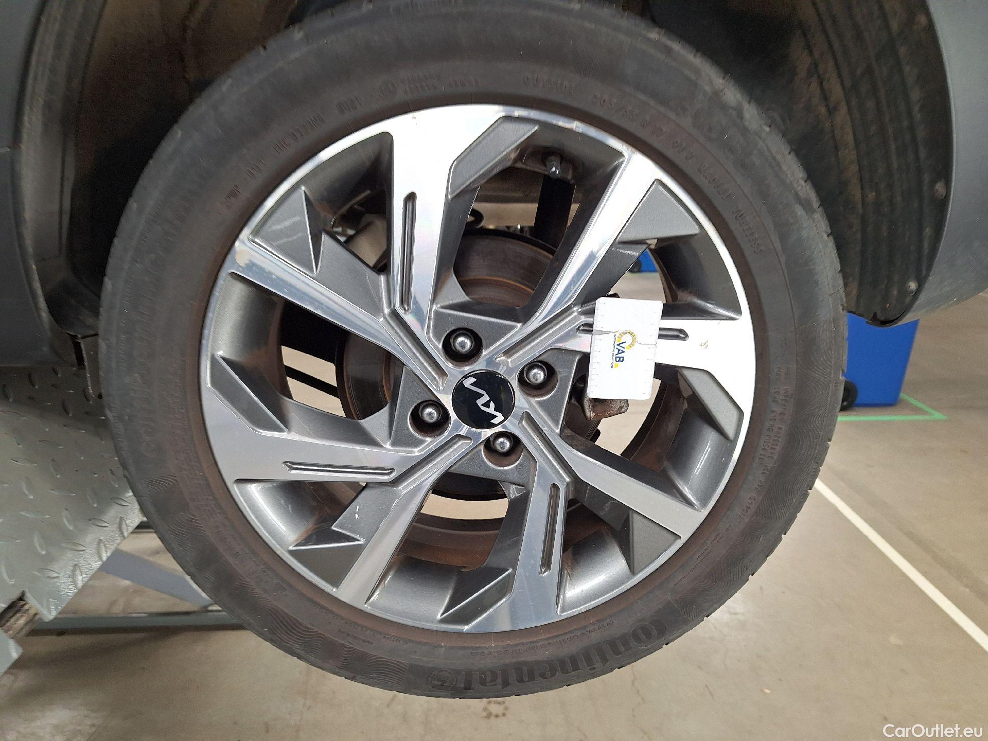  KIA  STONIC Kia,  FL'20, KIA  1.0 T 100 GT Line DCT 5d #26