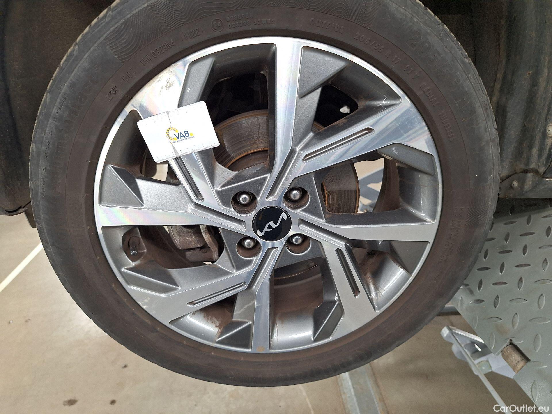  KIA  STONIC Kia,  FL'20, KIA  1.0 T 100 GT Line DCT 5d #24