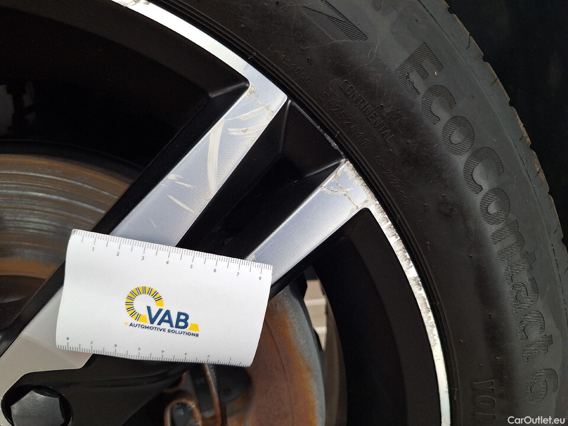  Volvo  XC 40 Volvo, XC40 '17, Volvo XC40 T5 Recharge Geartronic R-Design 5d #55