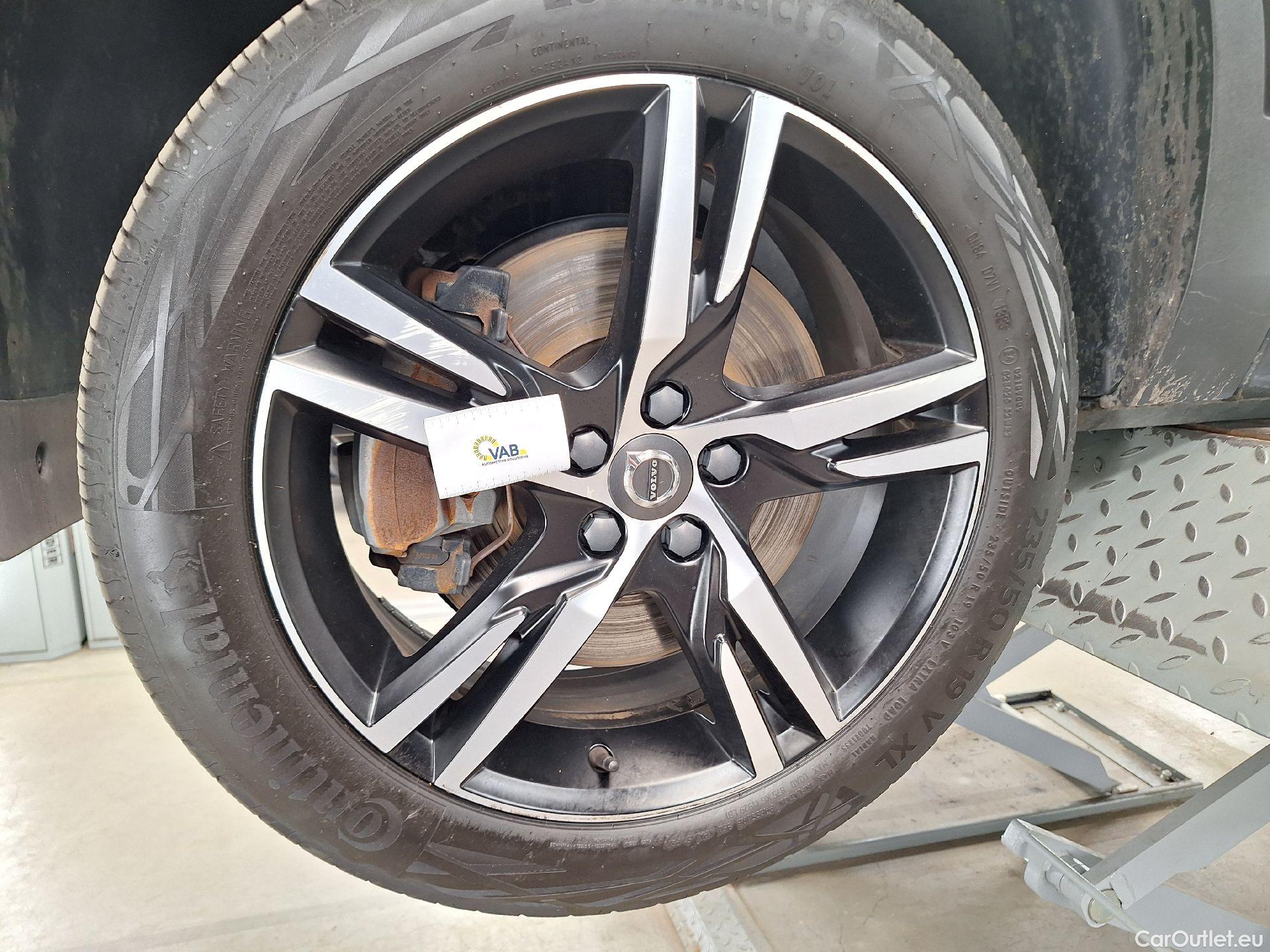  Volvo  XC 40 Volvo, XC40 '17, Volvo XC40 T5 Recharge Geartronic R-Design 5d #46