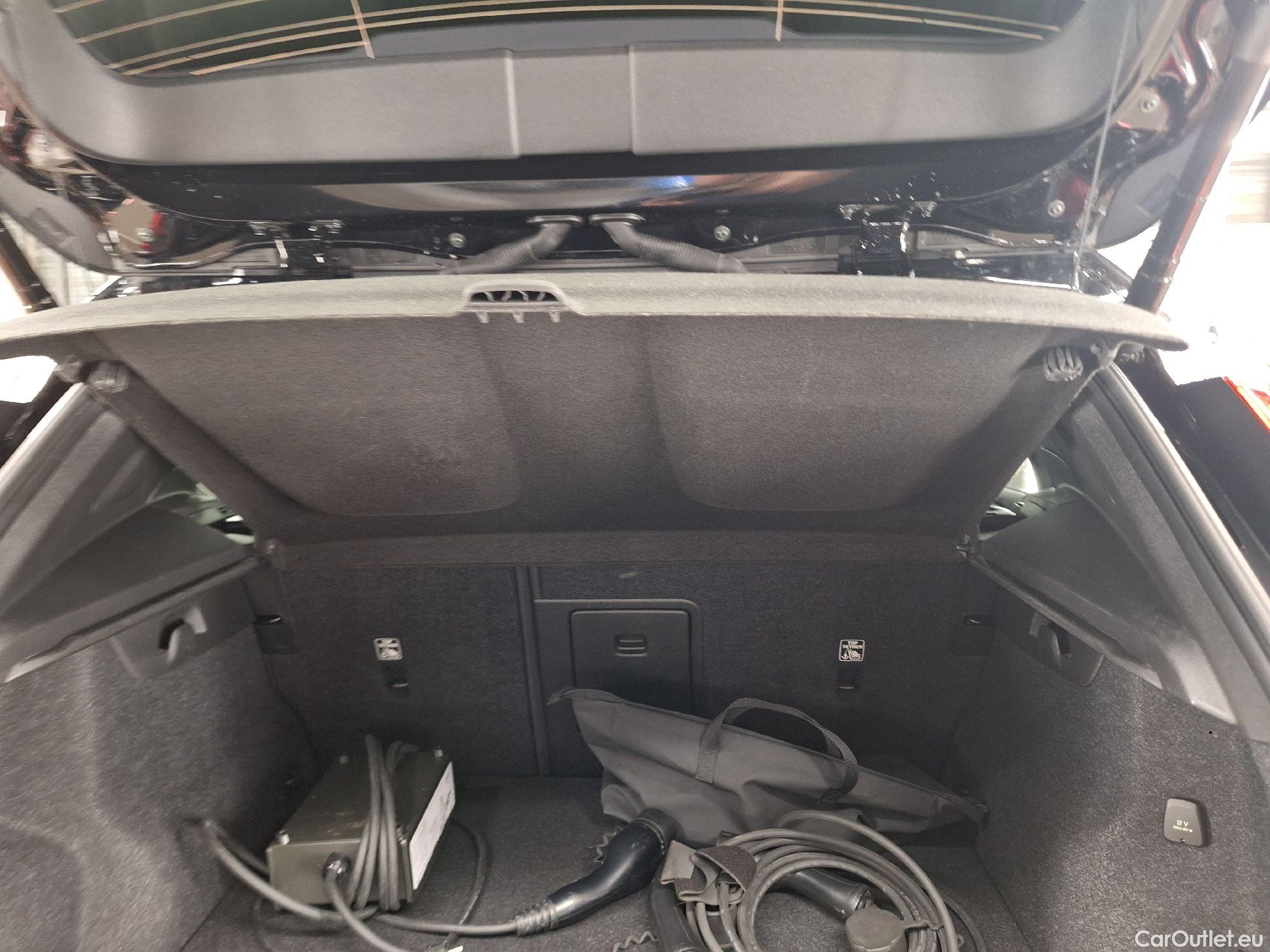  Volvo  XC 40 Volvo, XC40 '17, Volvo XC40 T5 Recharge Geartronic R-Design 5d #9