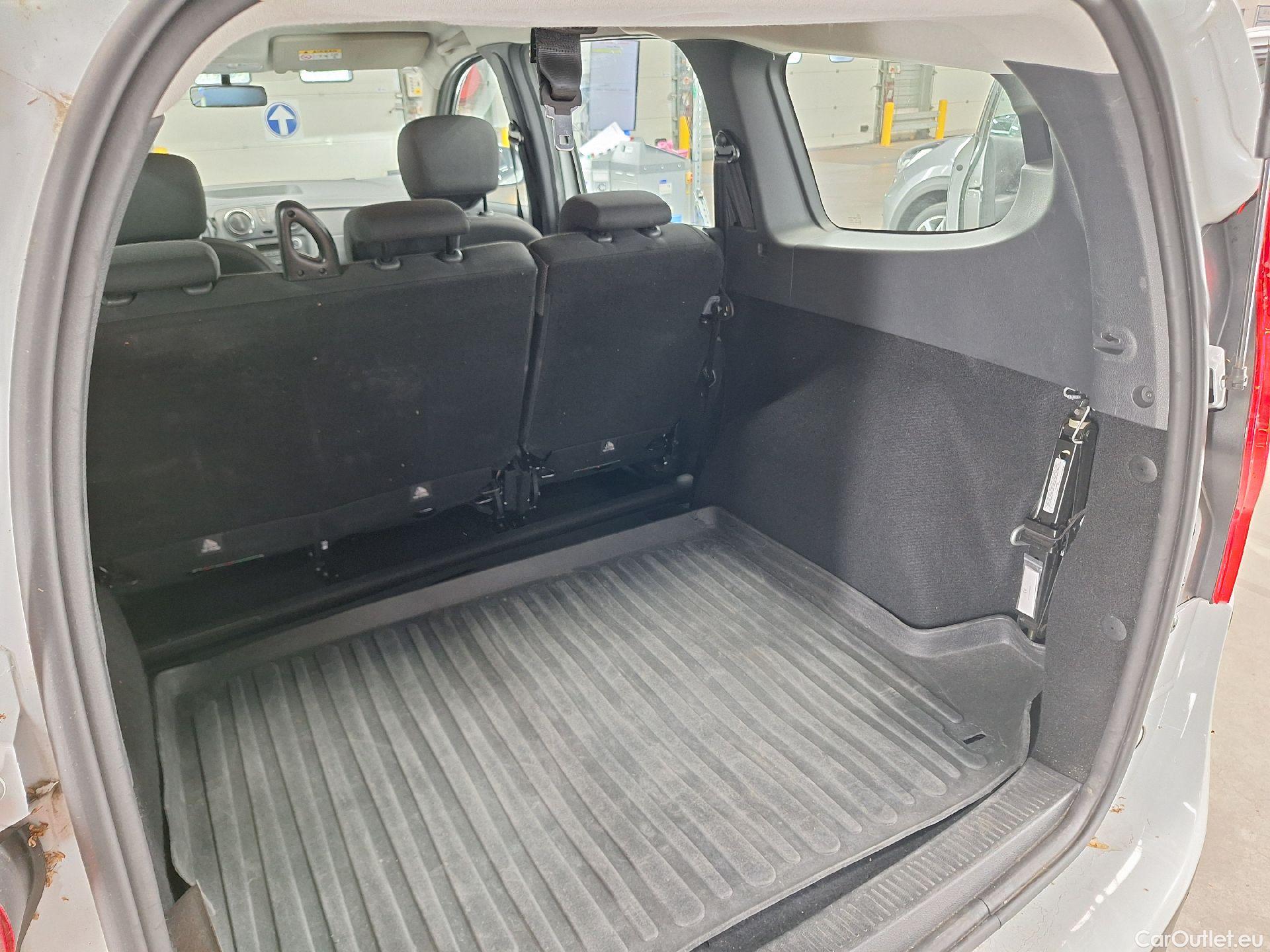  Dacia  Lodgy Dacia,  '12, Dacia  TCe 100 Essential 5PL 5d #6