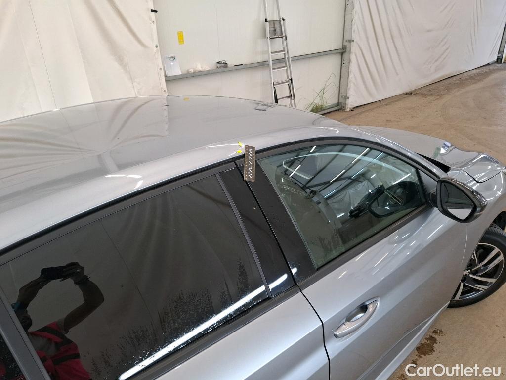  Peugeot  208 PEUGEOT  / 2019 / 5P / Berline Puretech 100 S&S EAT8 ALLURE #26
