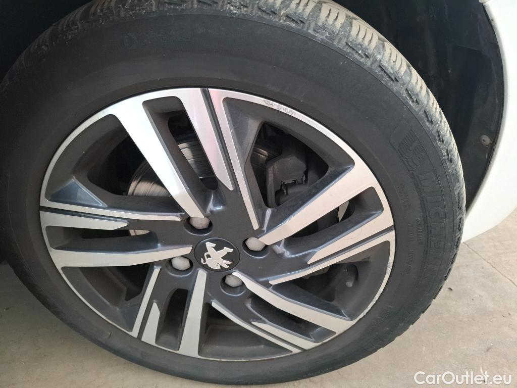  Peugeot  208  Allure Business 1.2 PureTech 100CV BVM6 E6d #24