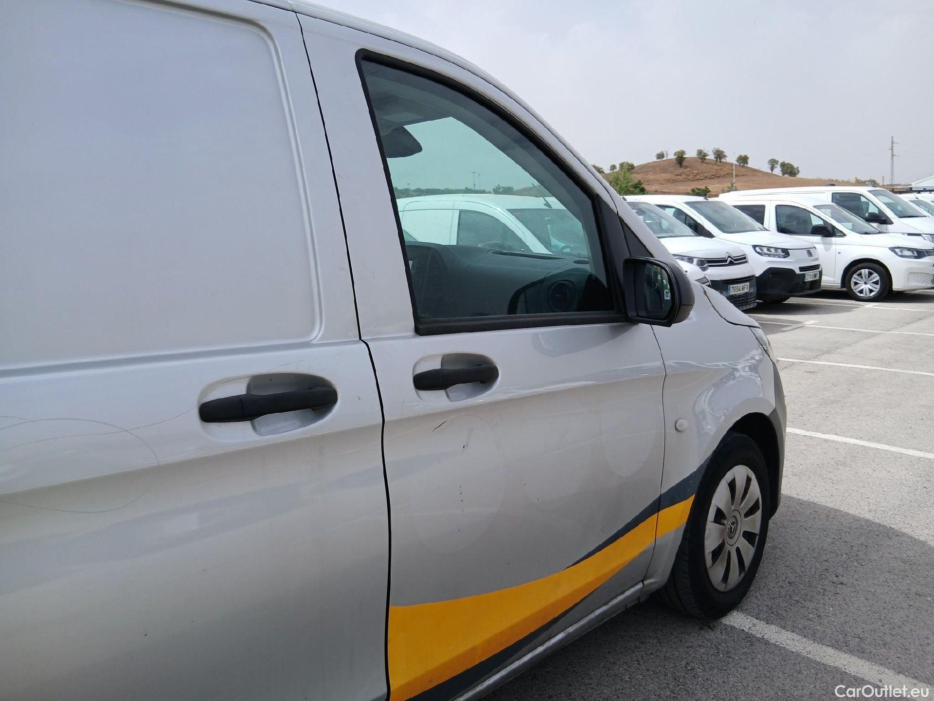  Mercedes  Vito MERCEDES-BENZ  / 2014 / 4P / furgón 111 CDI Larga #24