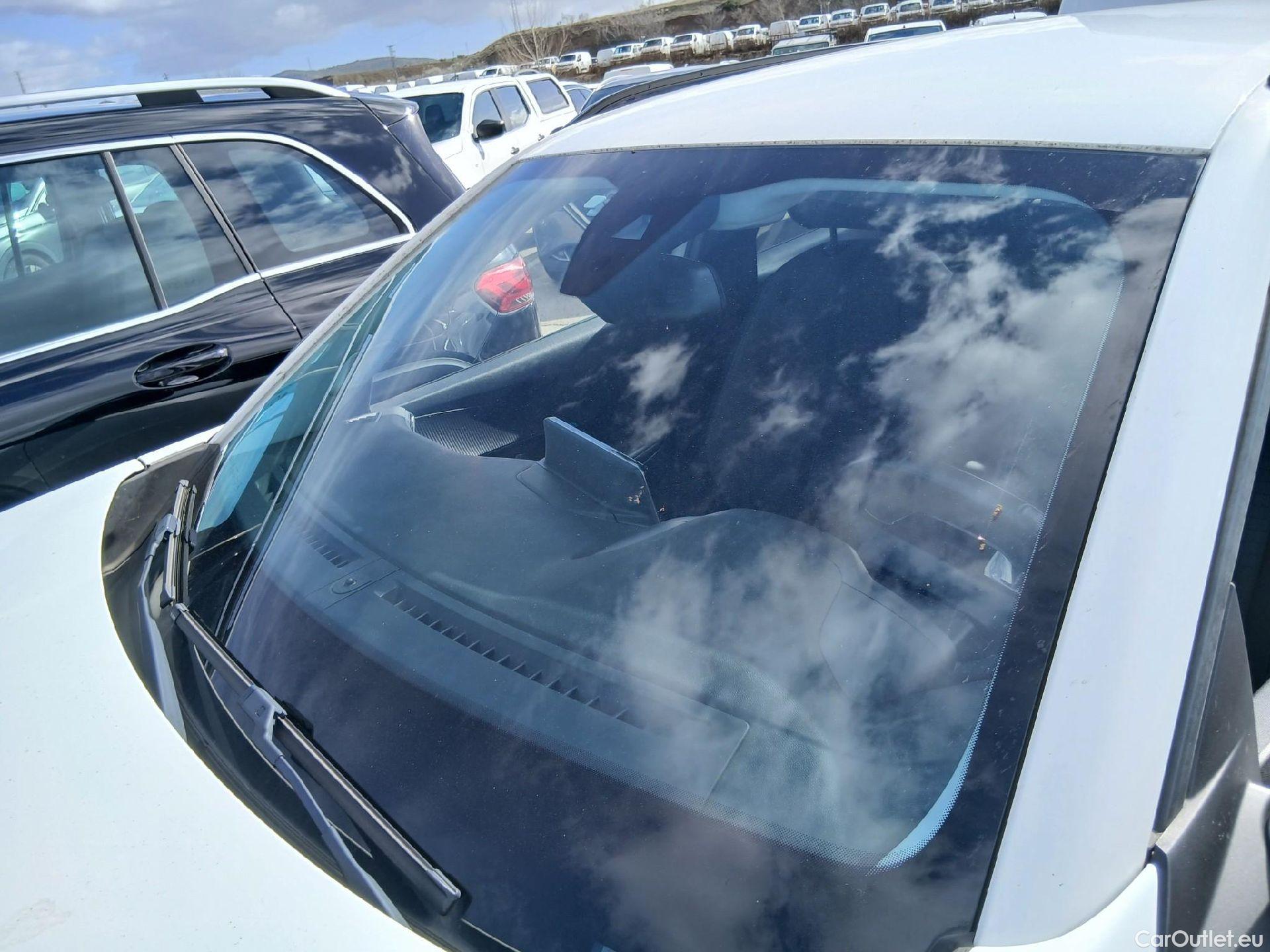 Peugeot  2008 PEUGEOT  / 2019 / 5P / todoterreno Allure BlueHDI 81kW (110CV) #6