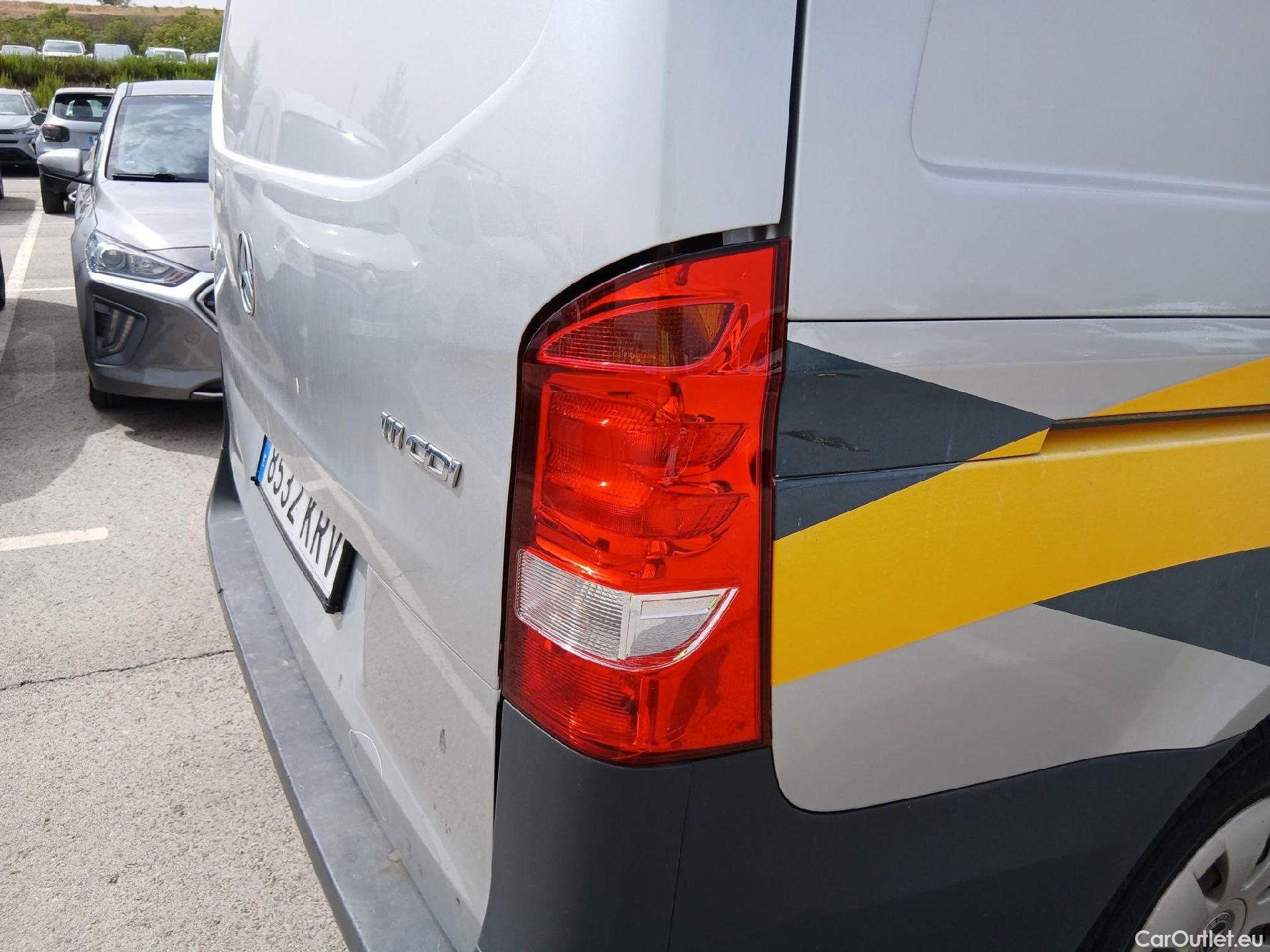  Mercedes  Vito MERCEDES-BENZ  / 2014 / 4P / furgón 111 CDI Larga #19