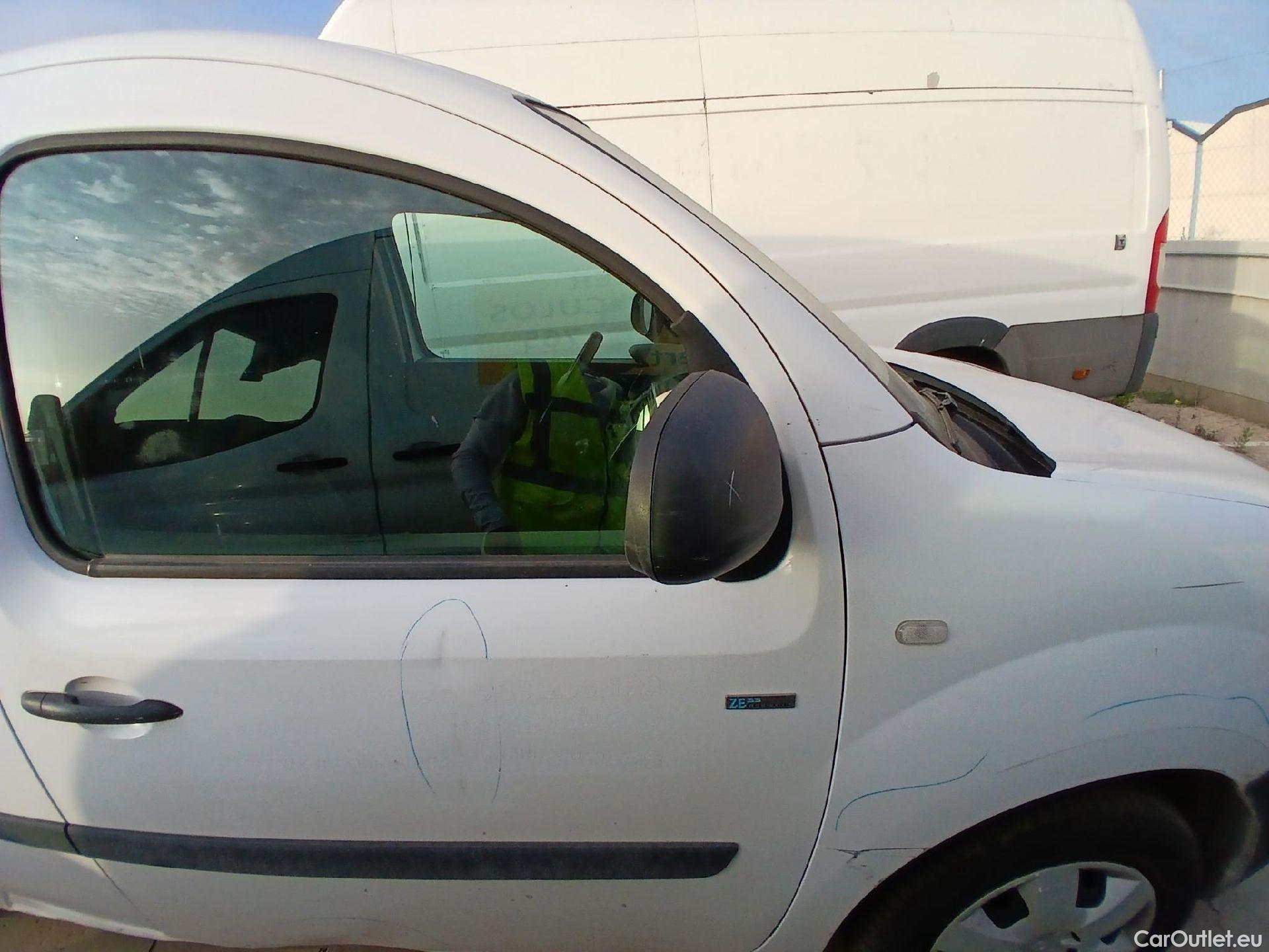  Renault  Kangoo RENAULT  Z.E./2013/3P/furgón derivado de turismo Z.E. Flexi #40