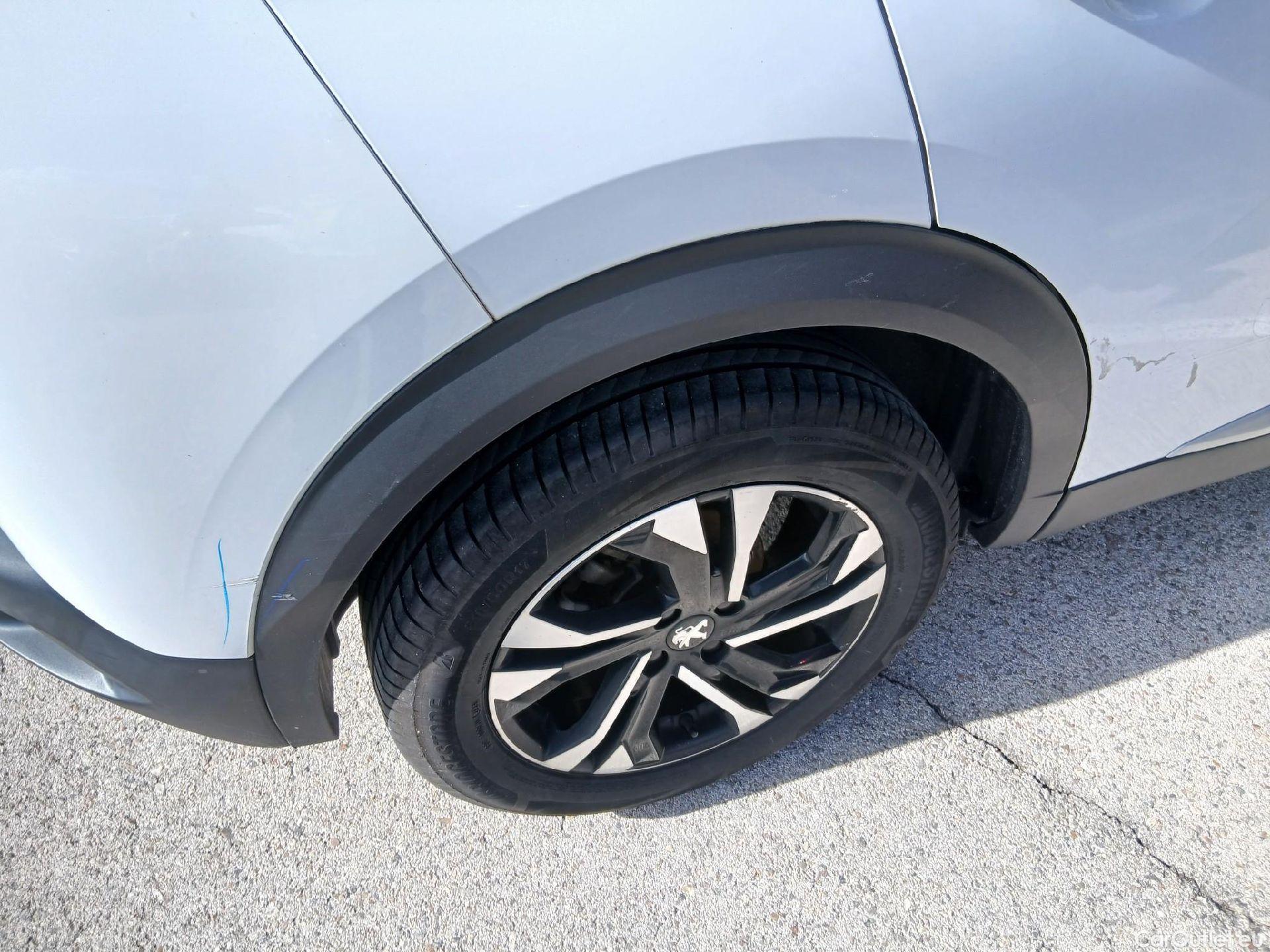  Peugeot  2008 PEUGEOT  / 2019 / 5P / todoterreno Allure BlueHDI 81kW (110CV) #39