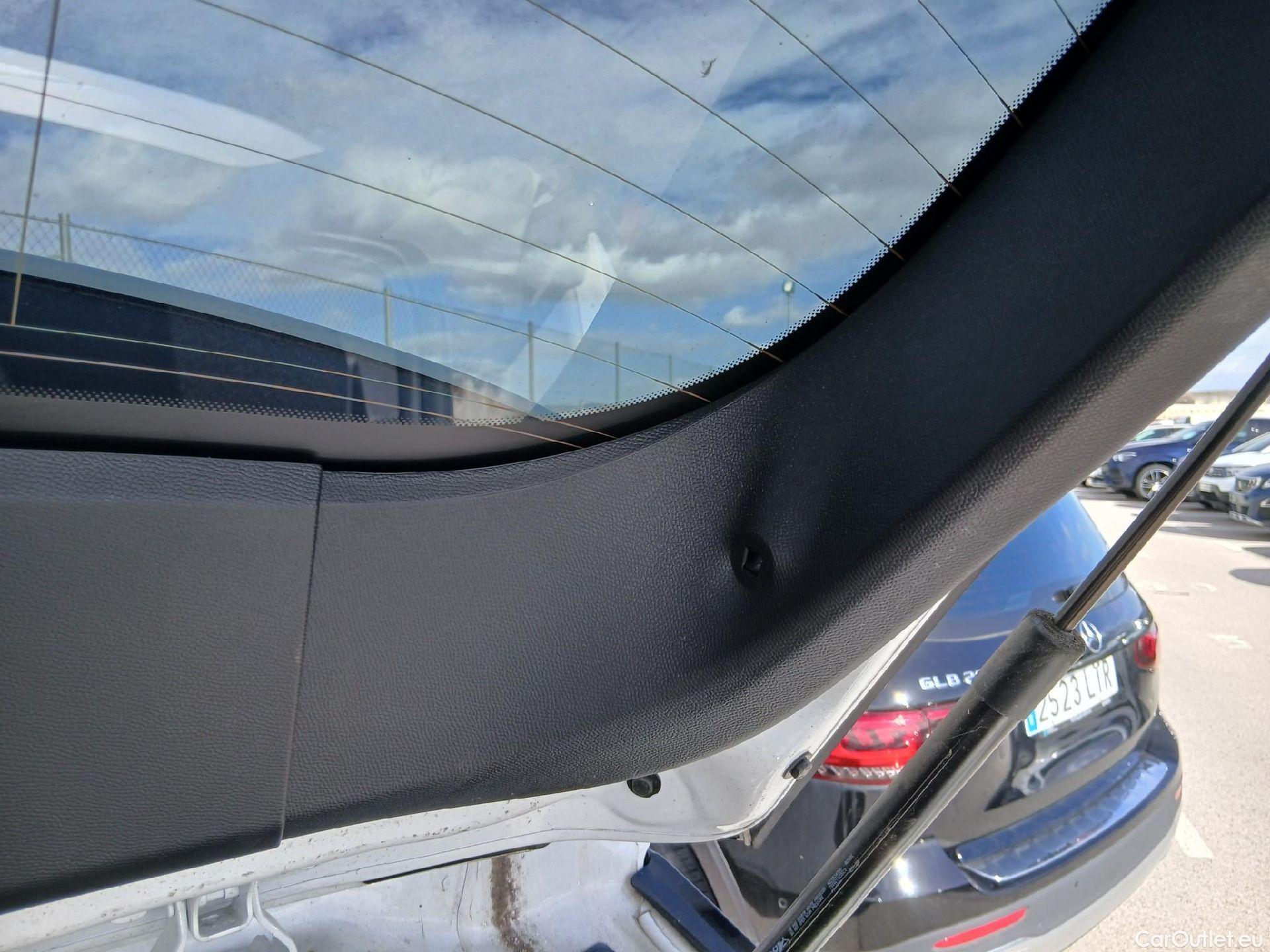  Peugeot  2008 PEUGEOT  / 2019 / 5P / todoterreno Allure BlueHDI 81kW (110CV) #30