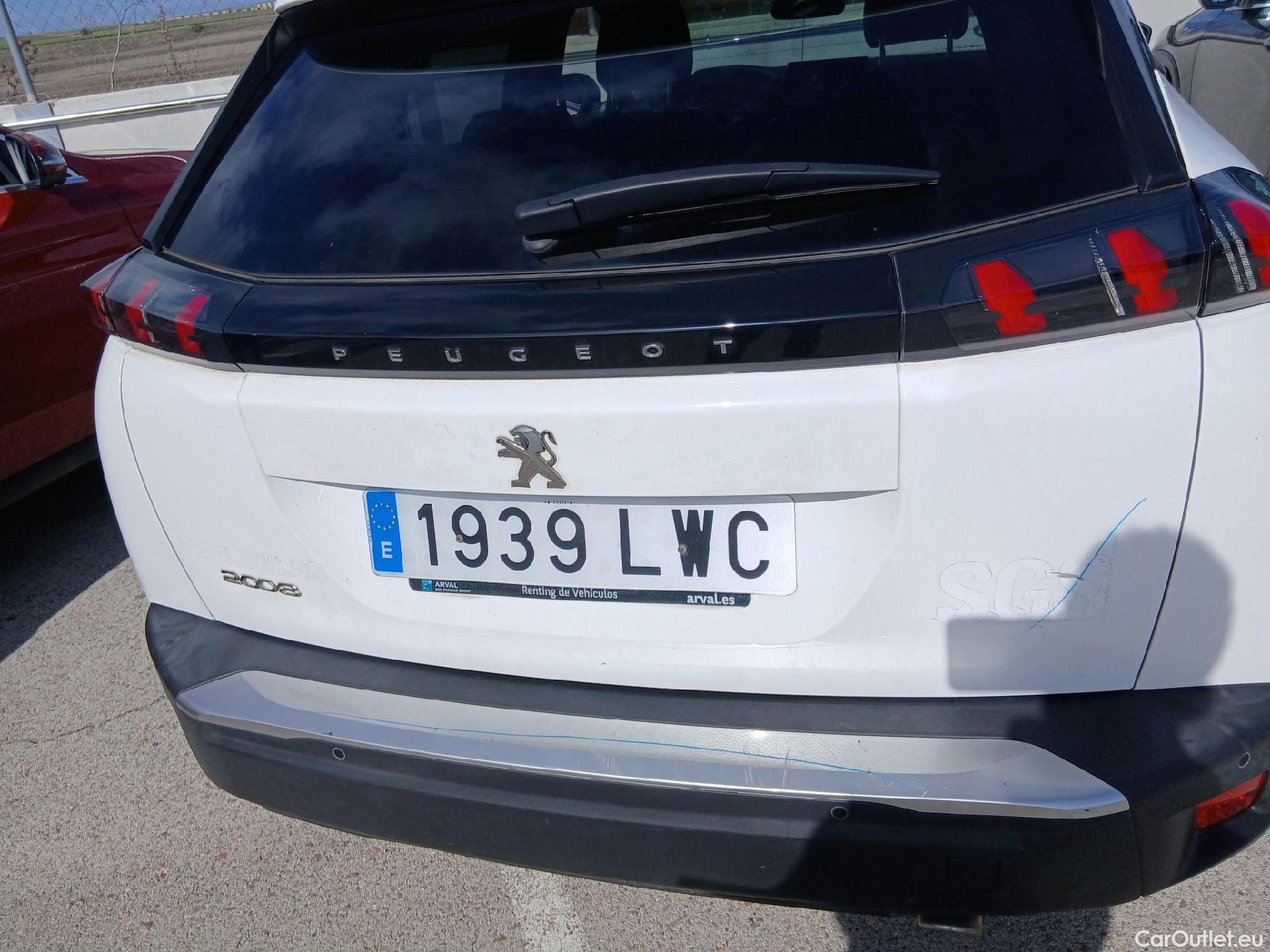  Peugeot  2008 PEUGEOT  / 2019 / 5P / todoterreno Allure BlueHDI 81kW (110CV) #37