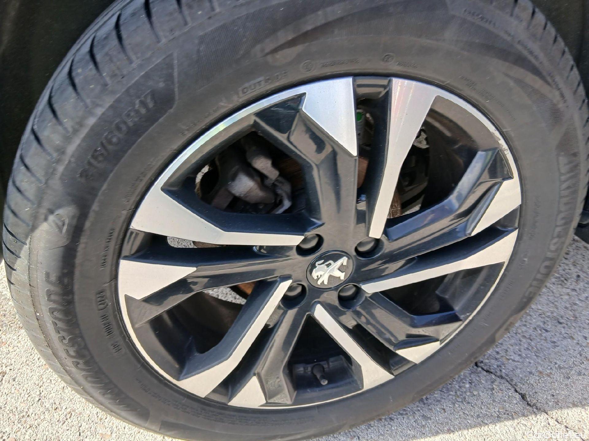 Peugeot  2008 PEUGEOT  / 2019 / 5P / todoterreno Allure BlueHDI 81kW (110CV) #41