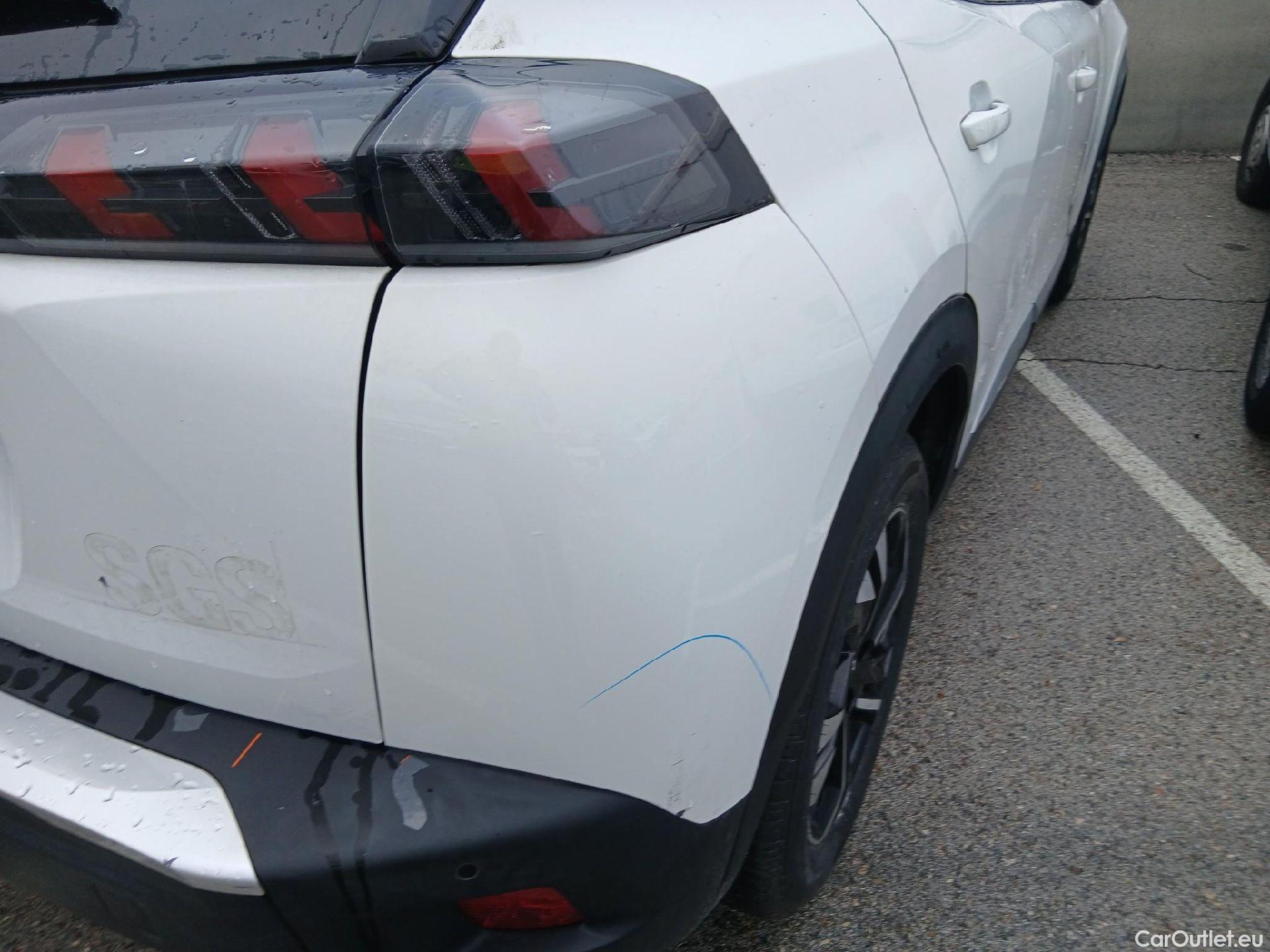  Peugeot  2008 PEUGEOT  / 2019 / 5P / todoterreno Allure BlueHDI 81kW (110CV) #22