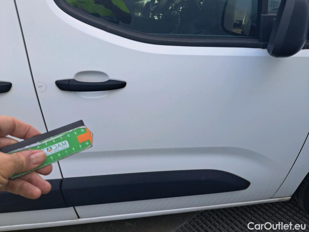  Citroen  Berlingo CITROEN  / 2018 / 4P / monovolumen compacto Talla M BlueHDi 100 LIVE #29