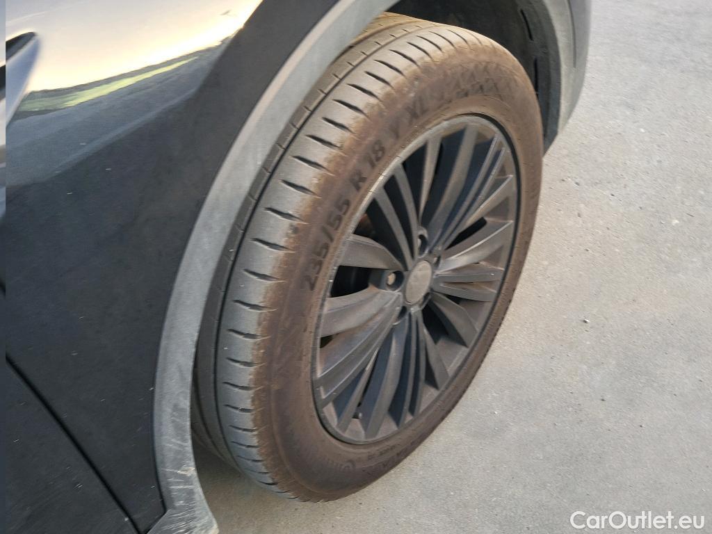  Volkswagen  Tiguan VOLKSWAGEN  / 2020 / 5P / todoterreno Life 2.0 TDI 110kW (150CV) DSG (AC2) #52