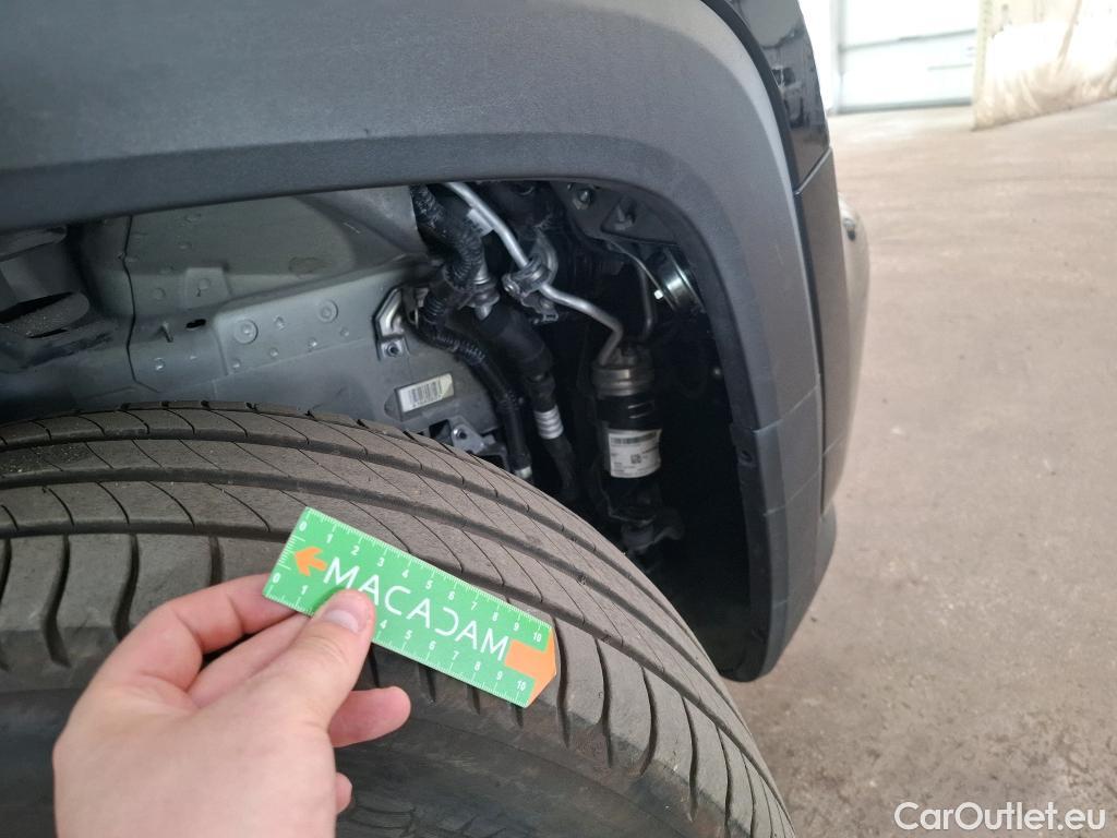  Jeep  Patriot JEEP Renegade / 2018 / 5P / SUV 1.3 GSE T4 190 4xe Limited #34