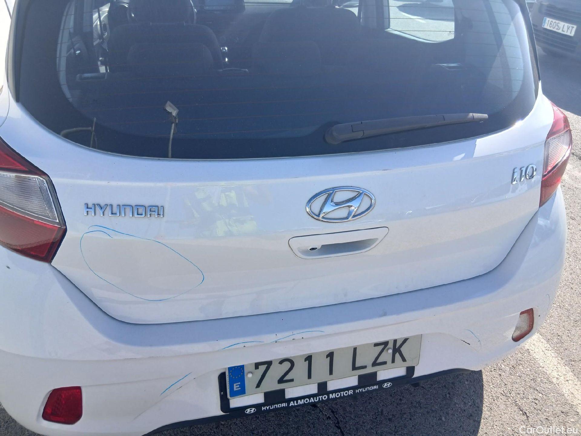  Hyundai  i10 HYUNDAI  / 2020 / 5P / berlina con portón 1.0 Klass #24