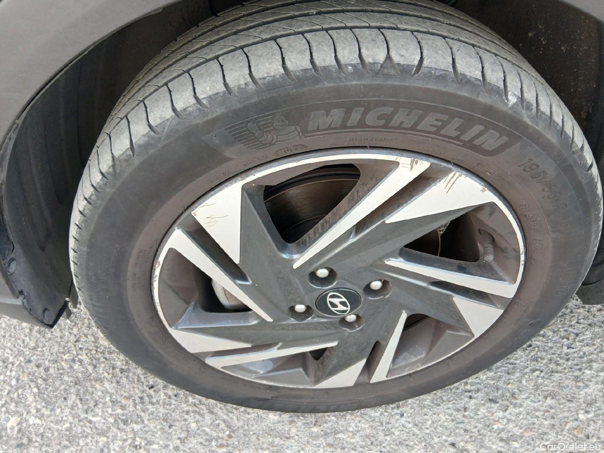  Hyundai  Bayon HYUNDAI  / 2021 / 5P / todoterreno 1.2 MPI Maxx #8