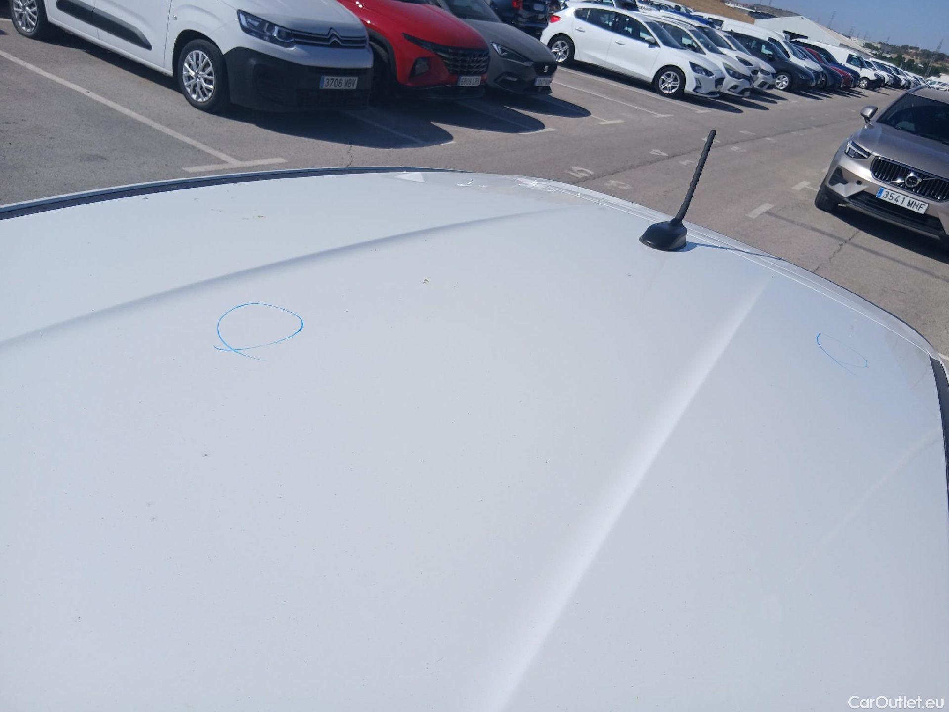  Hyundai  i10 HYUNDAI  / 2020 / 5P / berlina con portón 1.0 Klass #16
