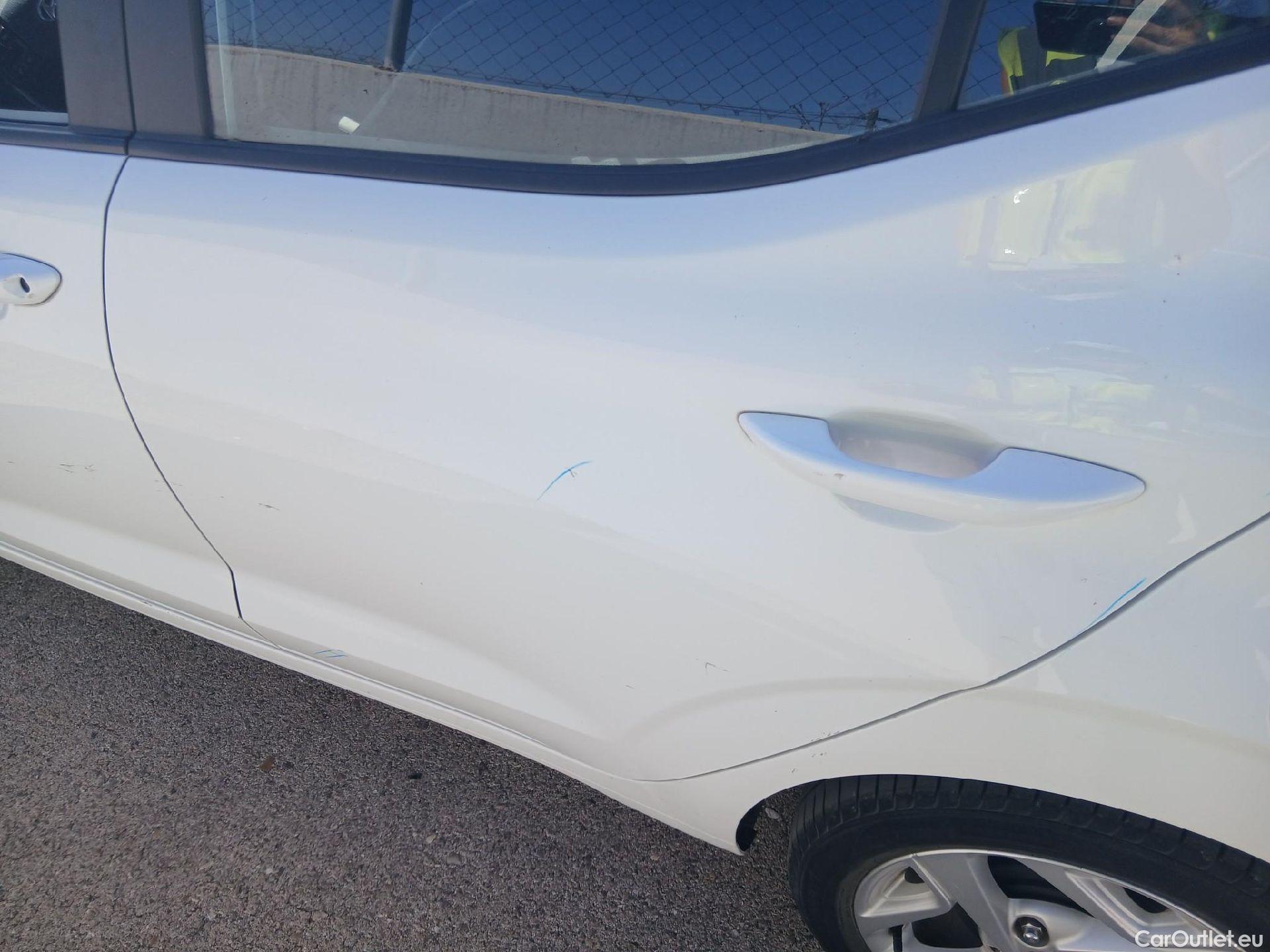  Hyundai  i10 HYUNDAI  / 2020 / 5P / berlina con portón 1.0 Klass #13