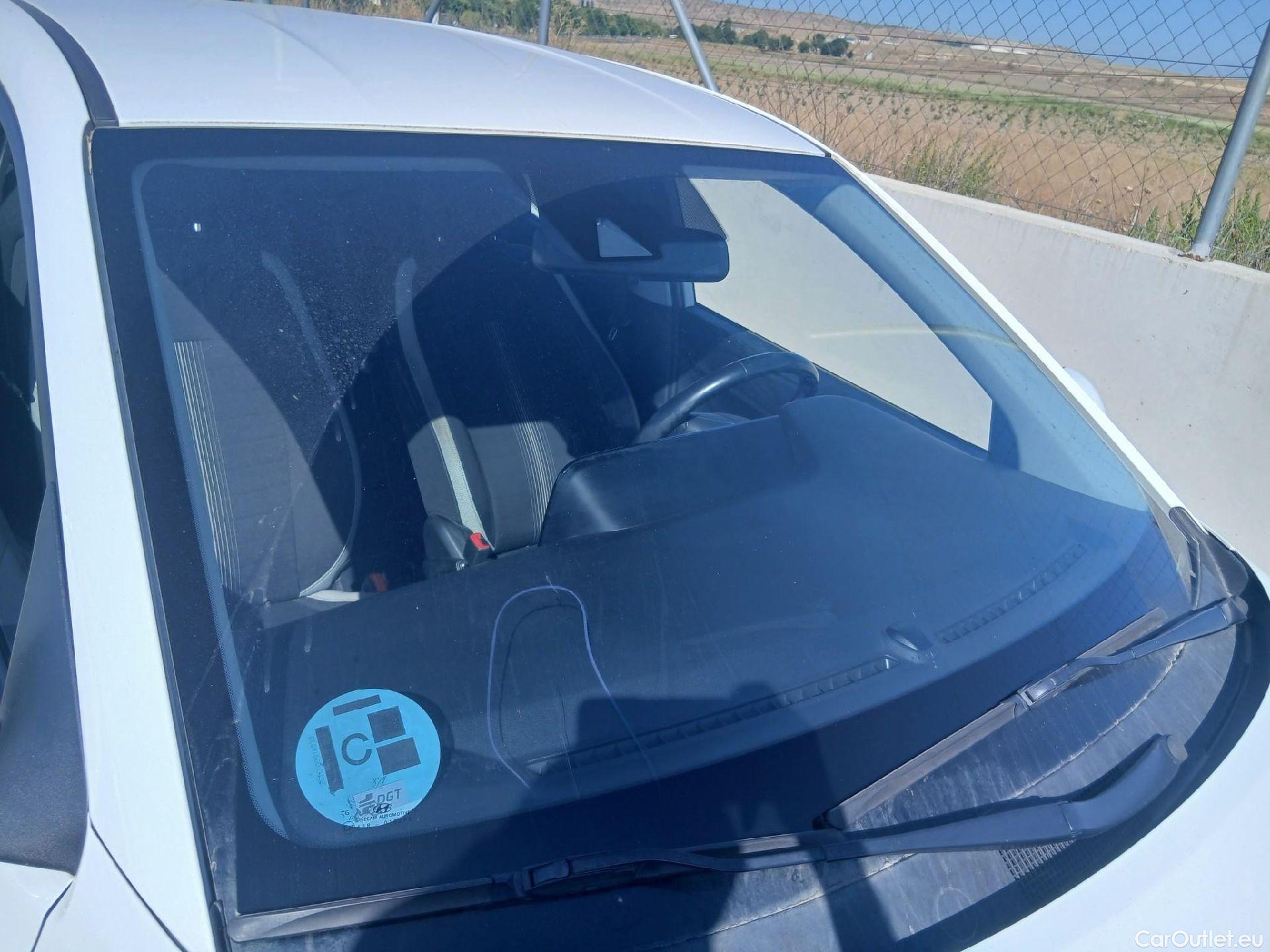  Hyundai  i10 HYUNDAI  / 2020 / 5P / berlina con portón 1.0 Klass #2